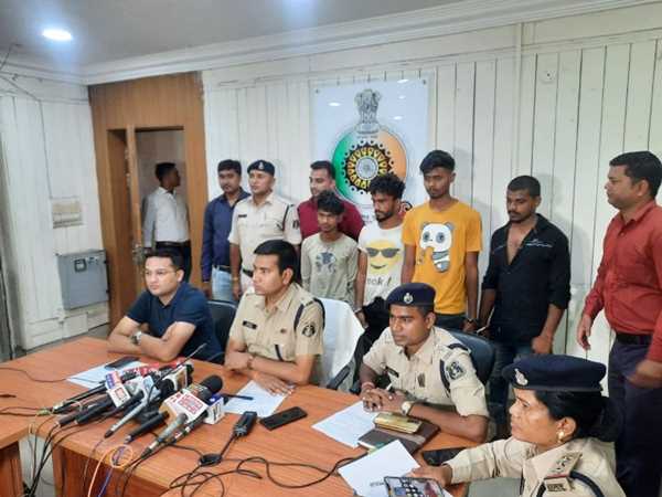 किसान का रास्ता रोककर लूटा : पैसा लेकर आ रहा था, तभी मिले बदमाशों ने पीटा और पैसे लेकर भाग गए, 4 गिरफ्तार